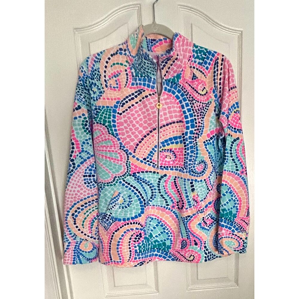 Sweatshirt Size Large Lilly Pulitzer "Tile Wave" pattern quarter zip - EUC